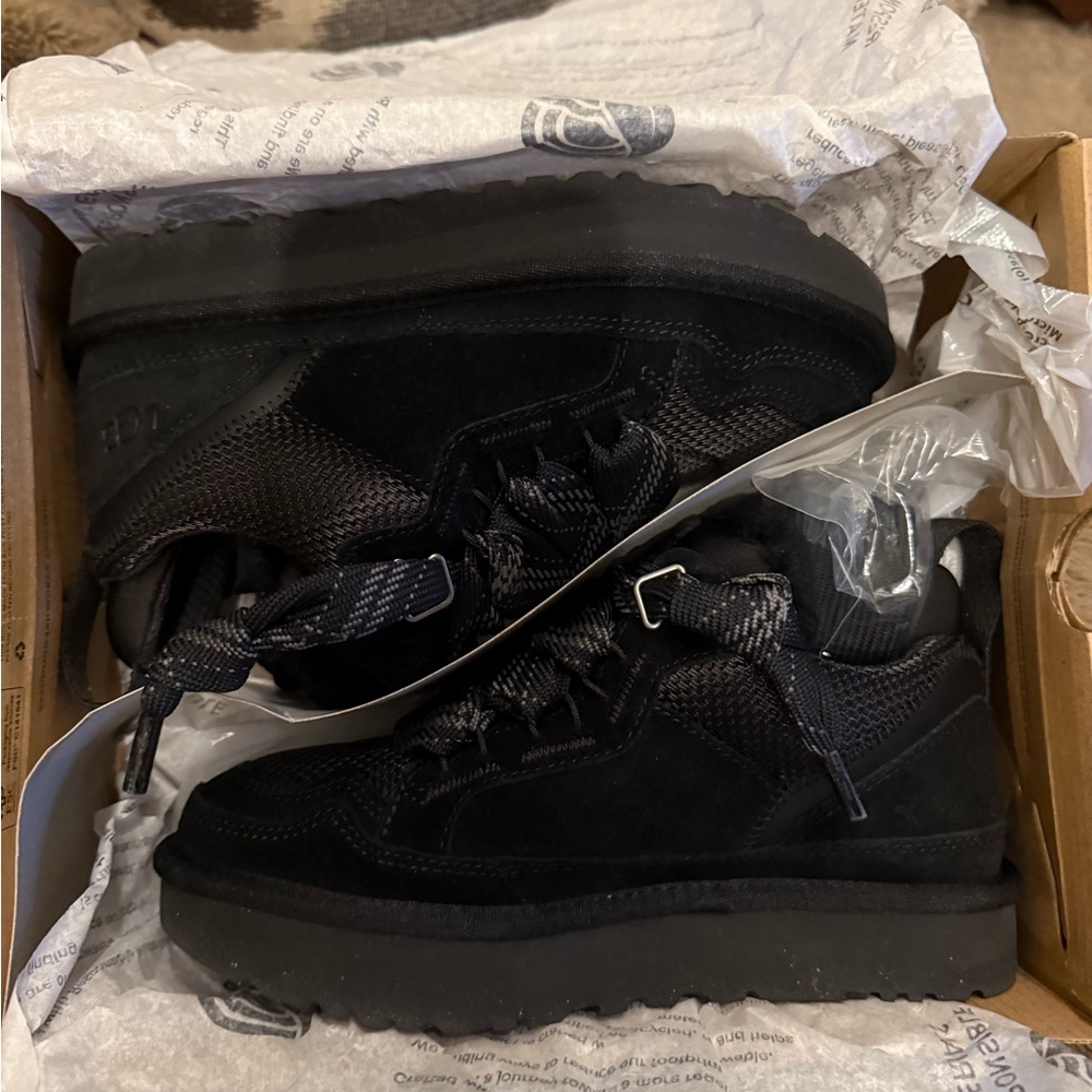 NWT UGG LOMELS